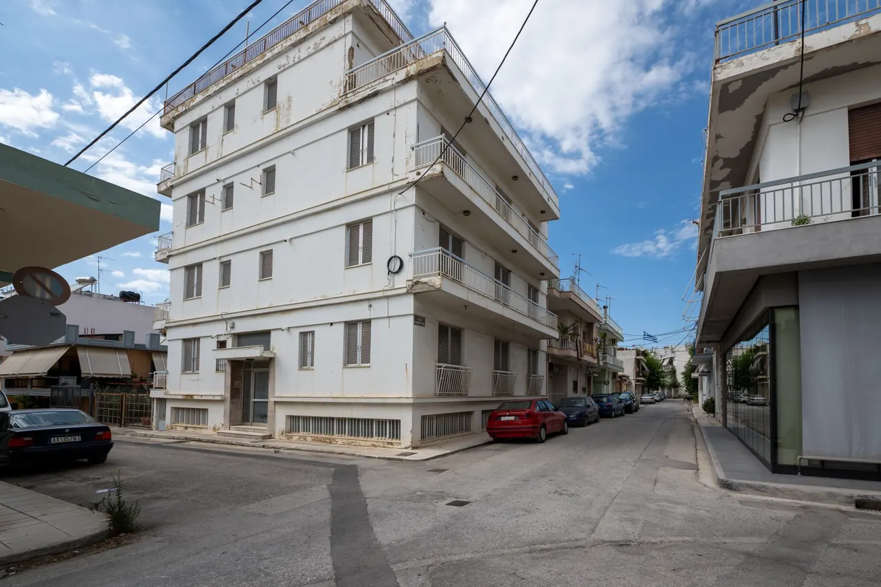 Street photo of the existing building on Mavromataion Street, Patras